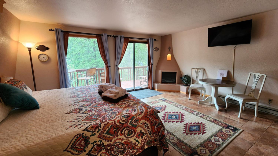 Others 3, Kokopelli Inn, Larimer