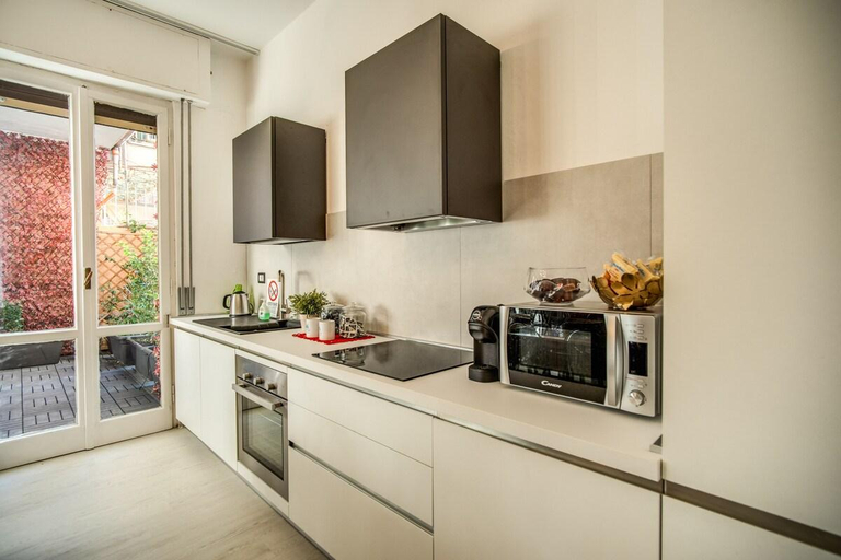 Others 3, AwesHomeitaly - White Mirrors Apartment, Pisa