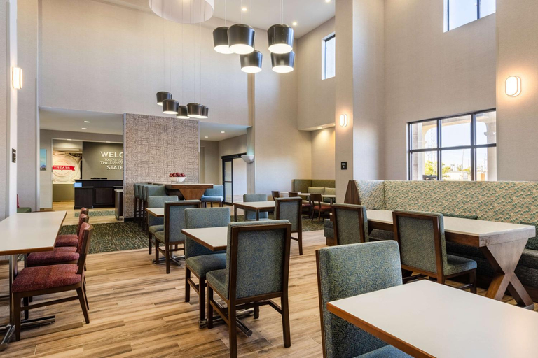 Food & Drinks 5, Hampton Inn & Suites Woodward, Woodward