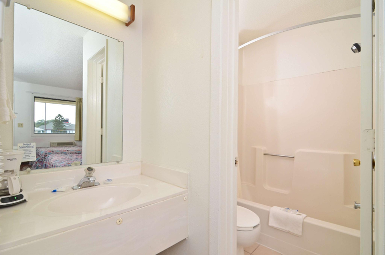 Bathroom 3, Americas Best Value Inn Lincoln, Lancaster