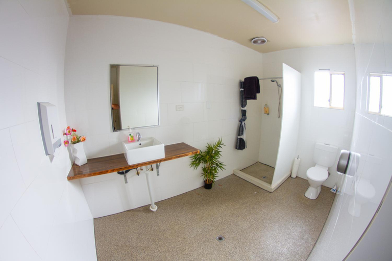 Bathroom 3, The Piccadilly Hotel, Kalgoorlie-Boulder
