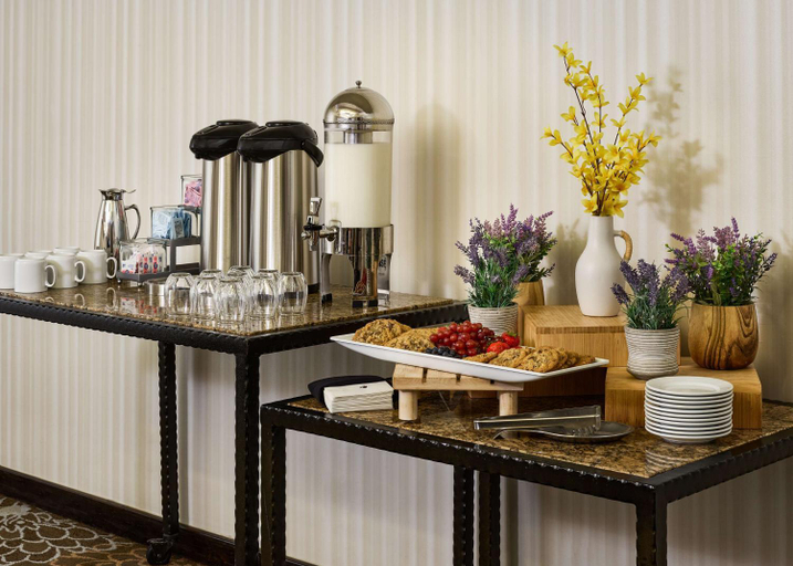 Food & Drinks 5, DoubleTree by Hilton Ontario Airport, San Bernardino
