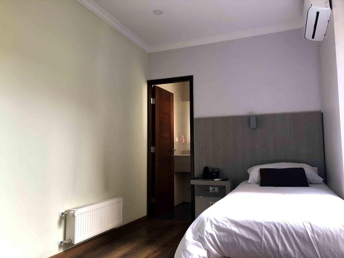 Bedroom 2, Elisa Cole, Santiago