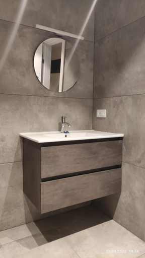Bathroom 2, Willa Sandal