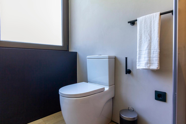 Bathroom 3, Feelathome Nervion Apartments, Sevilla