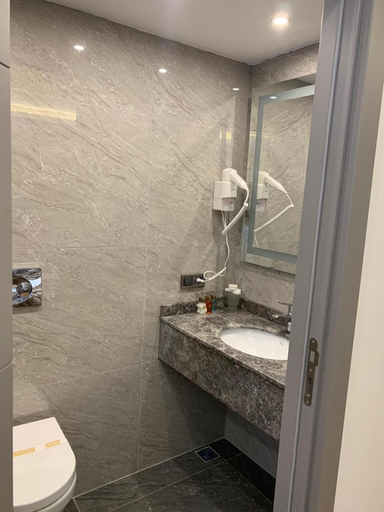 Bathroom 2, Regency World Suite, Beyoğlu