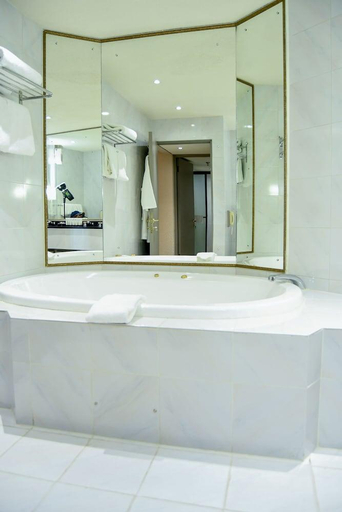 Bathroom 4, Elephant Hills Resort, Hwange