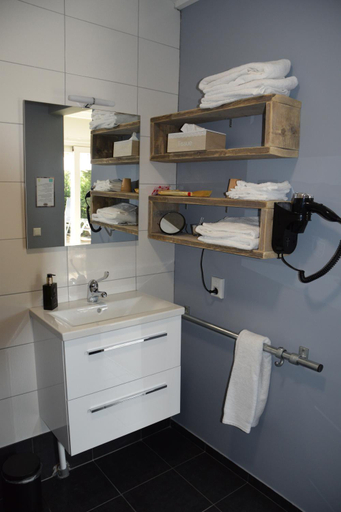 Bathroom 3, Gastenverblijf Aan de Bagijnstraat, Heumen