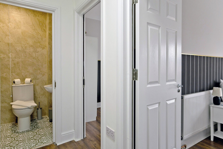 Bathroom 4, Imperial Whitechapel Apartments, London