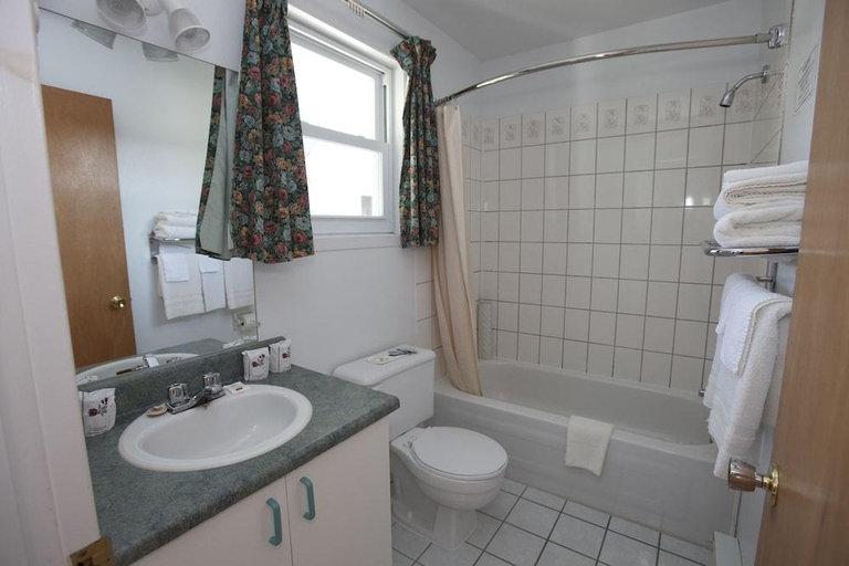 Bathroom 3, Georges, La Haute-Côte-Nord