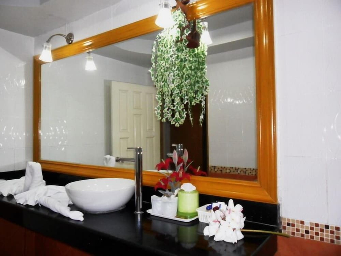 Bathroom 3, Lamai Guesthouse, Phuket Island
