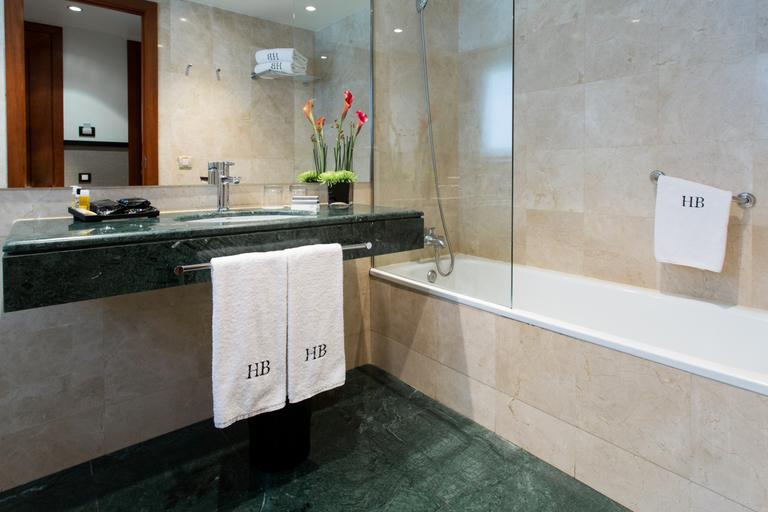 Bathroom 5, Hotel Balmoral, Barcelona
