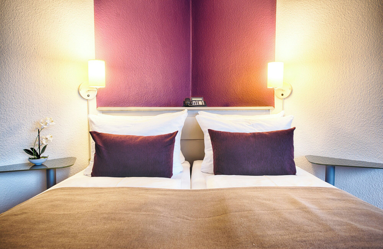 Bedroom 3, Leonardo Inn Hotel Hamburg Airport, Hamburg