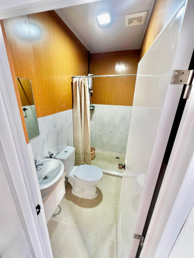 Bathroom 2, Publikhaus, Samal City