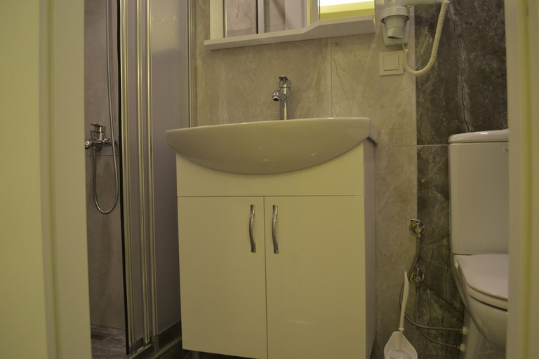 Bathroom 5, Seven Days Hotel, Fatih