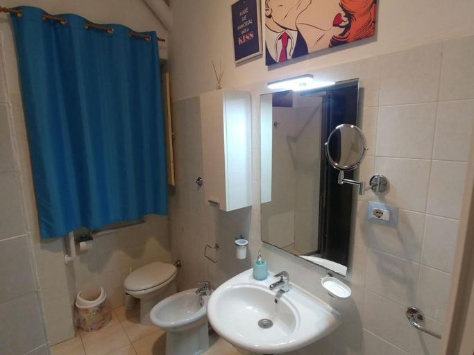 Bathroom 3, Miky M House B&B, Cagliari