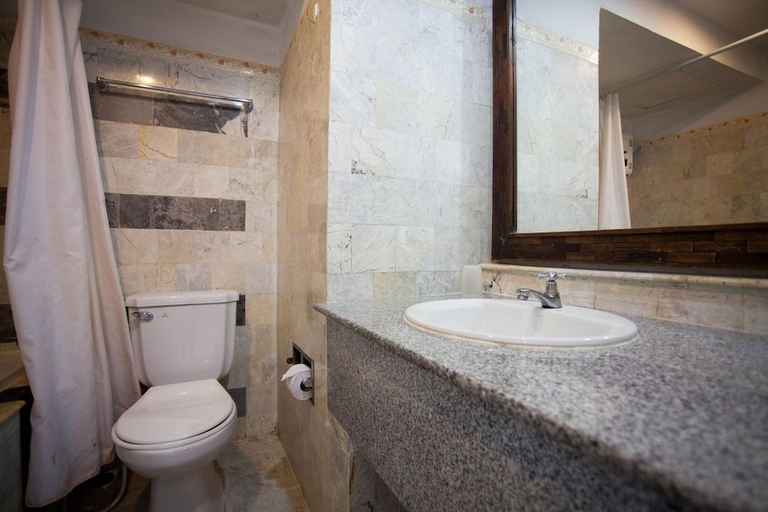 Bathroom 3, Galare Thong Tower, Muang Chiang Mai