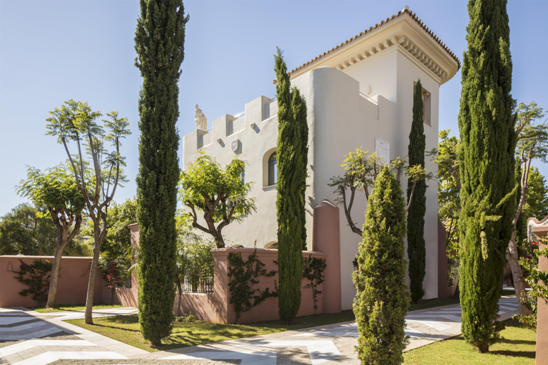 Exterior & Views