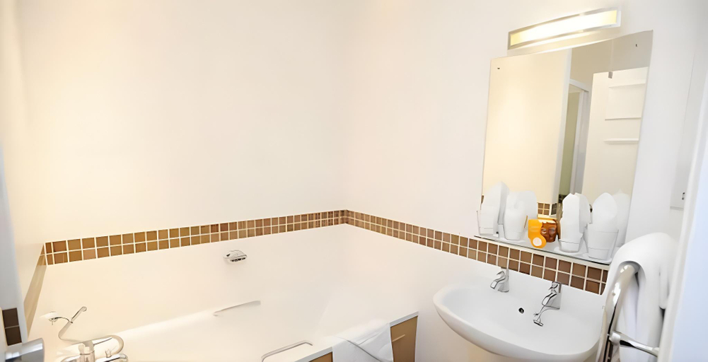 Bathroom 5, The Grand Hotel, Torbay