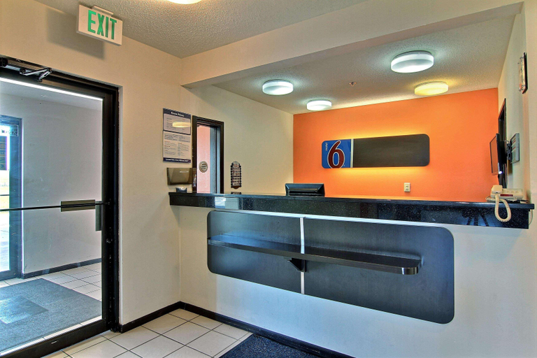 Public Area 2, Motel 6 Gilman, Iroquois