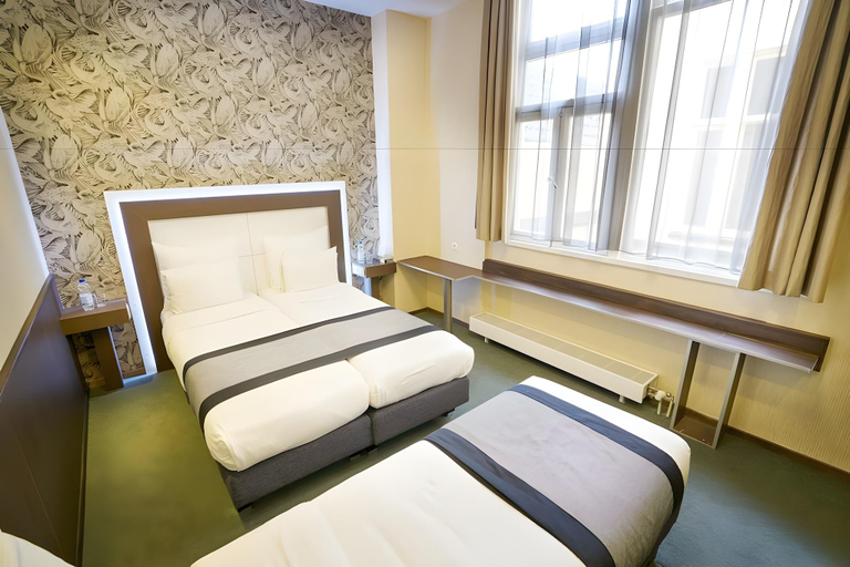 Bedroom 3, Hotel The Bird, Amsterdam