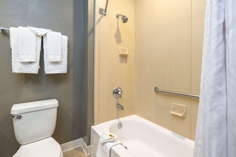Bathroom 4, Best Western Plus Dixon Davis, Solano
