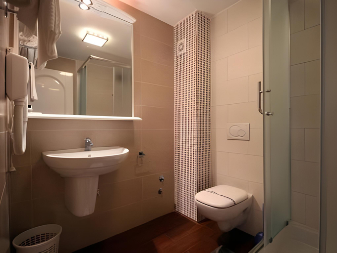 Bathroom 3, Hotel Bella Vista