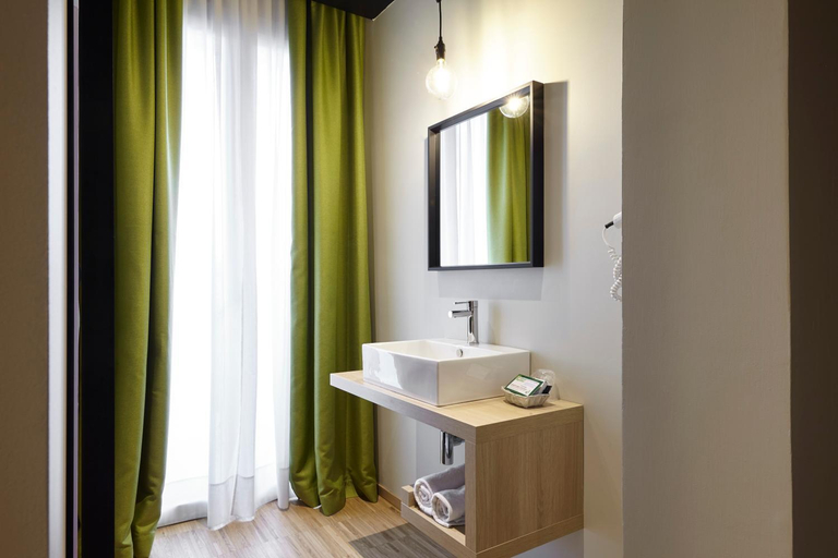 Bathroom 4, Hotel Aqua, Padua