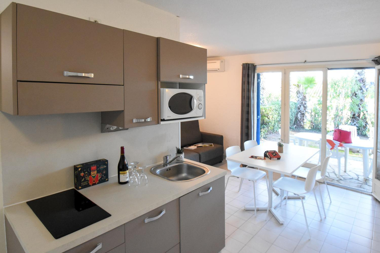 Kitchen 5, Residence La Palmeraie, Var