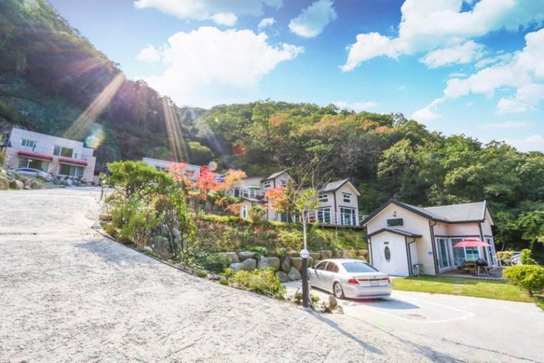 Exterior & Views, Gapyeong Blue B Pension, Gapyeong
