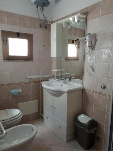 Others 2, B&B Atena, Lecce