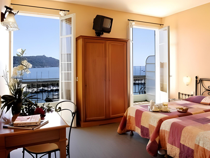 Bedroom 3, Hotel De La Darse, Alpes-Maritimes