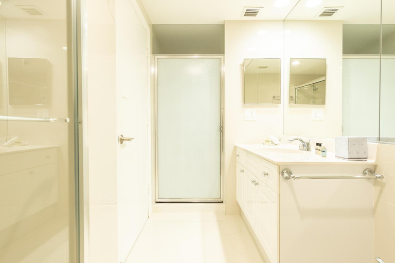 Others 2, Golden Bay 703, Miami-Dade
