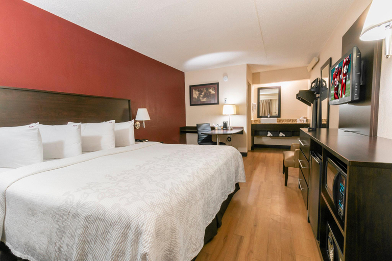 Bedroom, Red Roof Inn PLUS+ West Springfield, Hampden