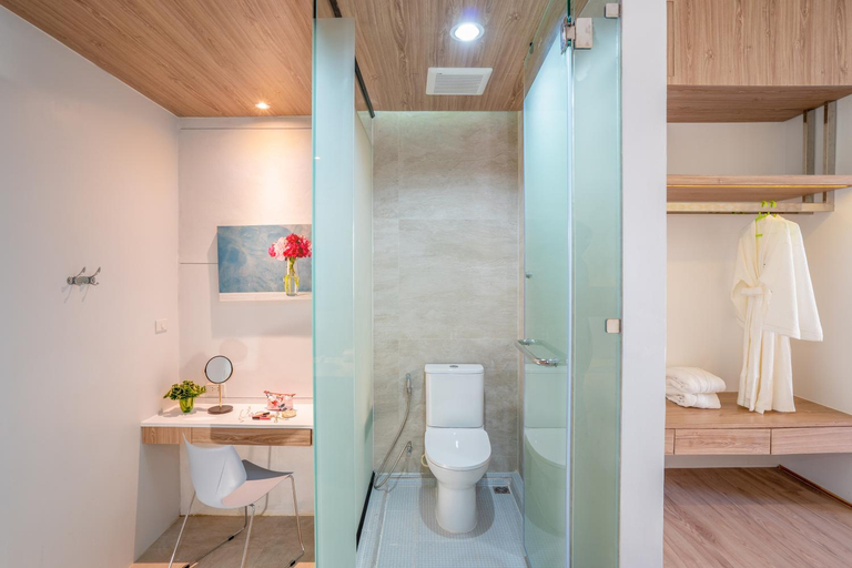 Bathroom 5, The Briza Beach Resort, Ko Samui