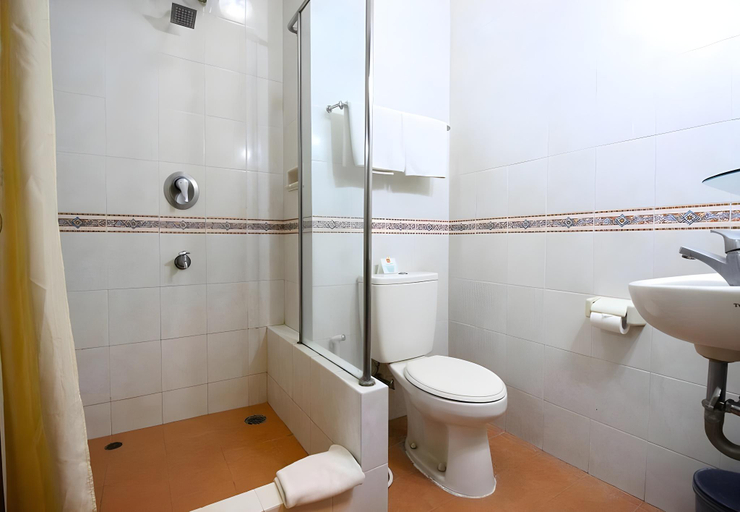 Bathroom 5, MMUGM Hotel, Sleman