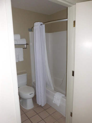 Bathroom 3, Holiday Inn Express & Suites Omaha - 120th and Maple By IHG, Douglas