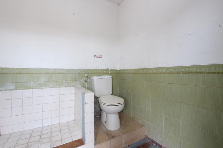 Bathroom 3, Guest House MW46, Yogyakarta