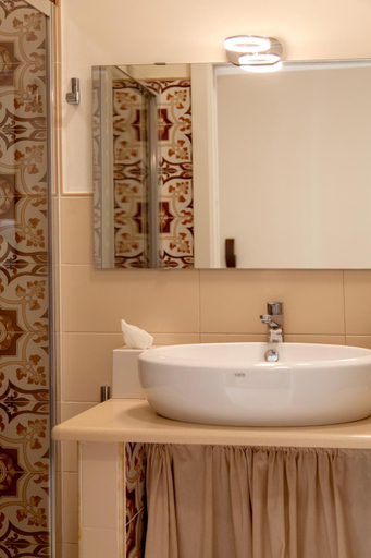 Bathroom 4, Opera 5, Napoli