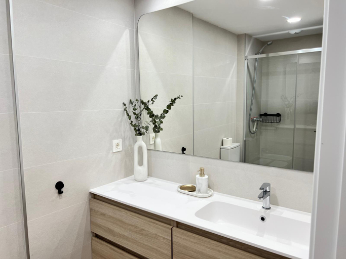 Room 5, Pushe, Granada