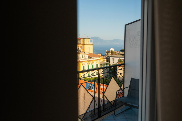 Others 2, A casa di grumy, Napoli