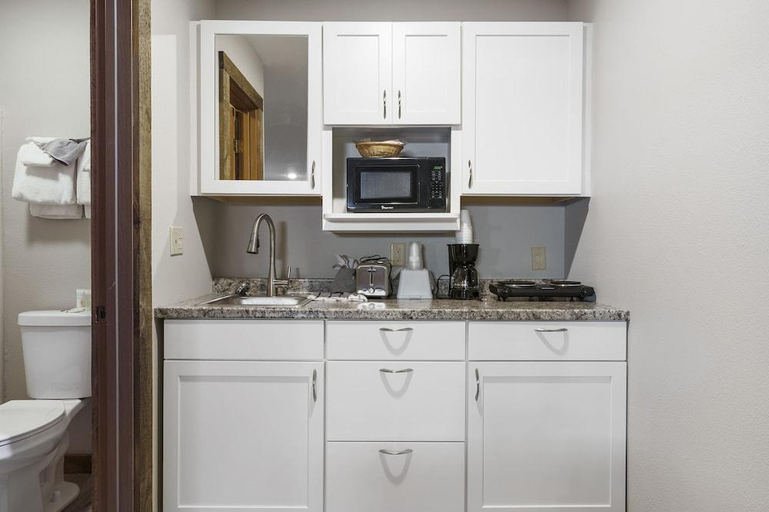 Others 5, Jonesbones Room at White Wing Lodge- Silver Dollar City Getaway, Stone