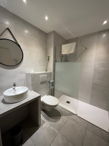 Bathroom 3, Etesia, Loire