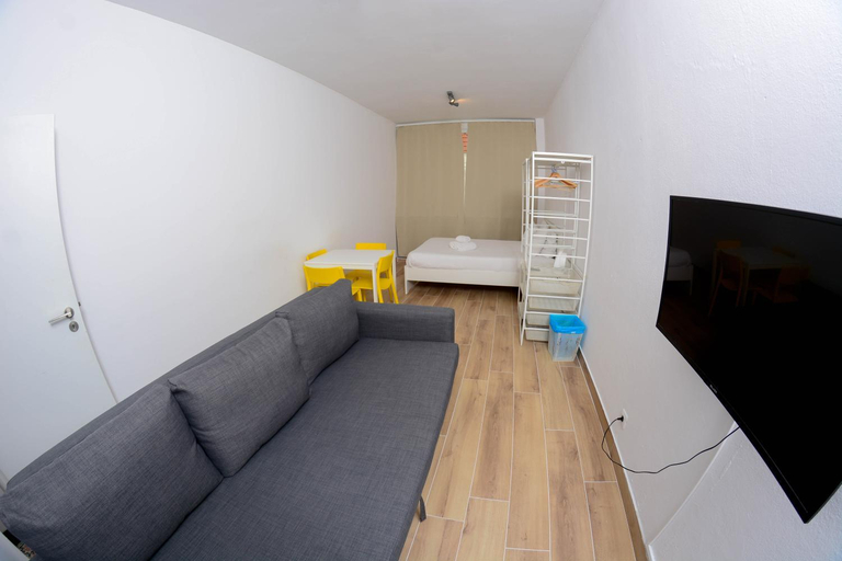 Others 2, Travel & live Santa Catarina apartment, Porto