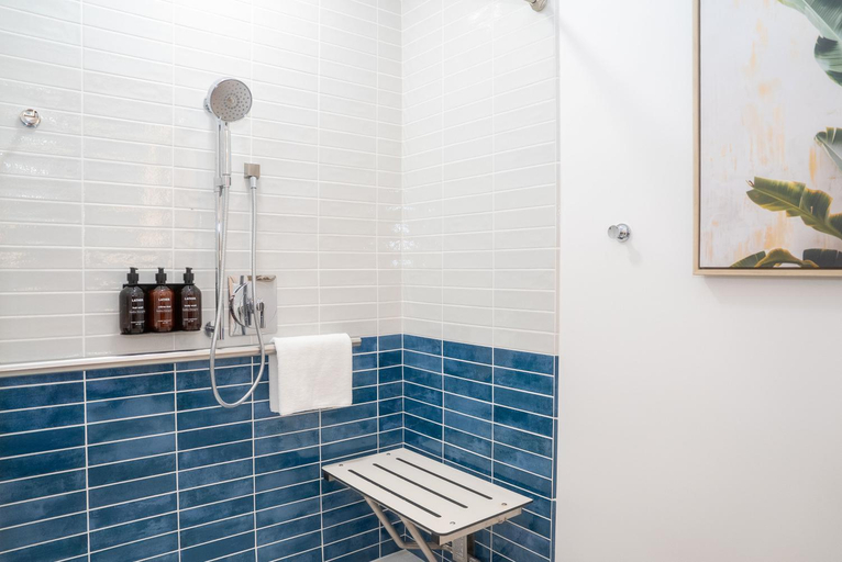 Bathroom 4, The Sunshine Hotel and Suites
