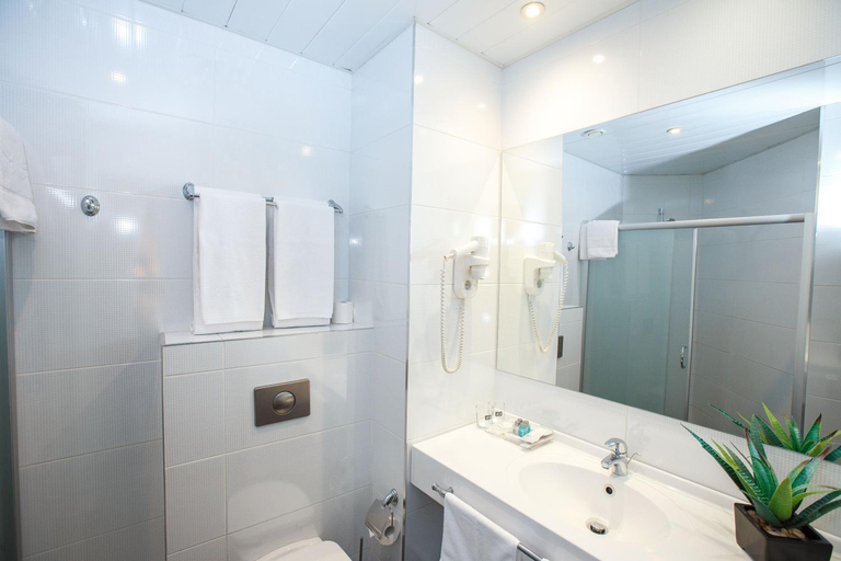 Bathroom 3, Zolotoy Zaton Business hotel, Narimanovskiy rayon