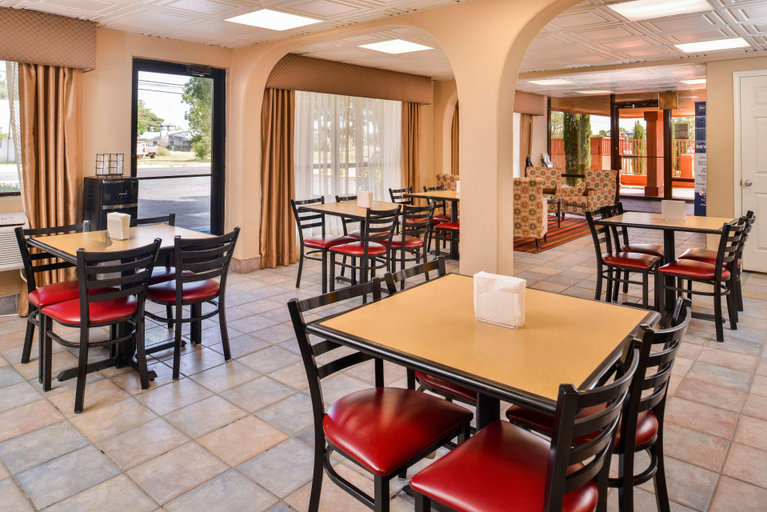 Food & Drinks 5, Best Western Executive Inn, Lea