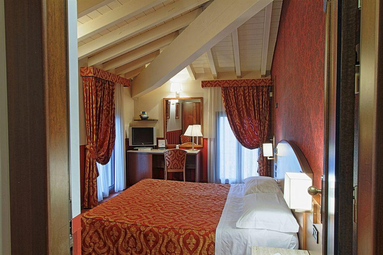 Bedroom 2, Savoia Hotel Country House, Bologna