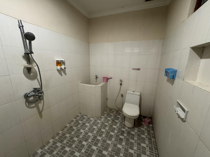 Bathroom 3, Griya Baciro, Yogyakarta