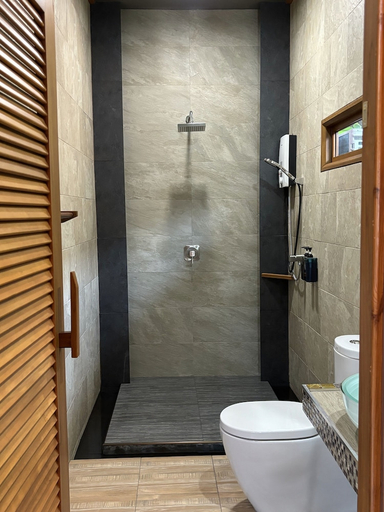 Bathroom, Cafe@Luv22 Guest House, Pulau Phuket